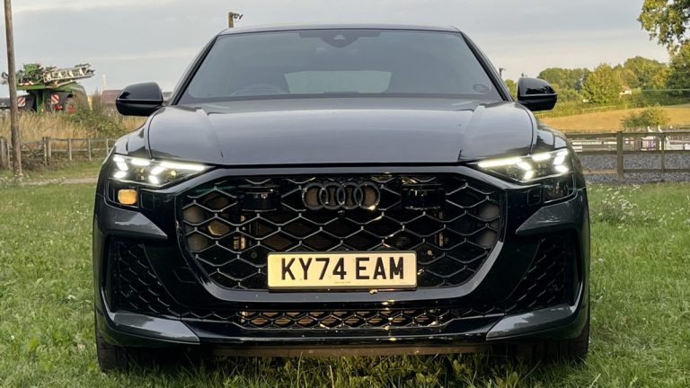 Audi RS Q8 2025: o poder discreto personificado