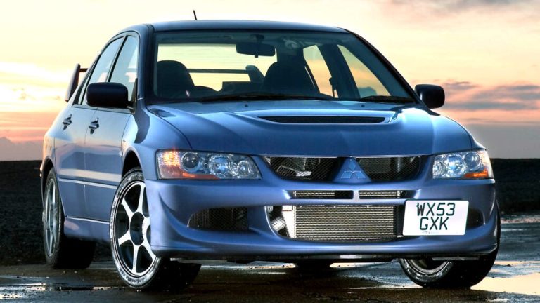 A Mitsubishi faz um retorno surpresa ao Reino Unido: o Outlander na liderança da fila.