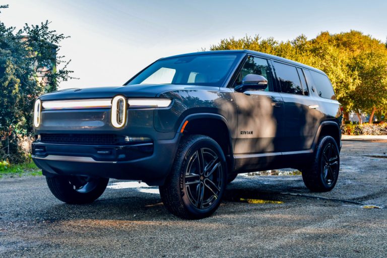 Rivian R1S Quad Motor 2026: um SUV de 124.490 $ que impressiona