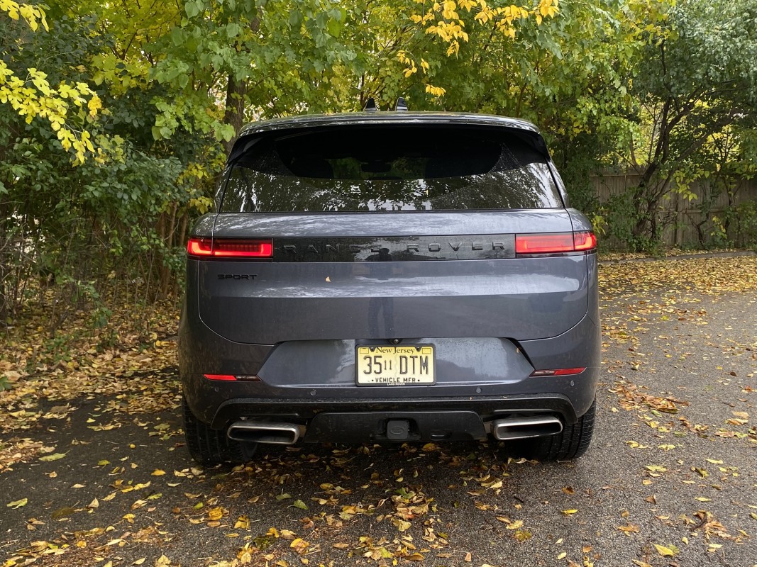 Vista traseira do Range Rover Sport