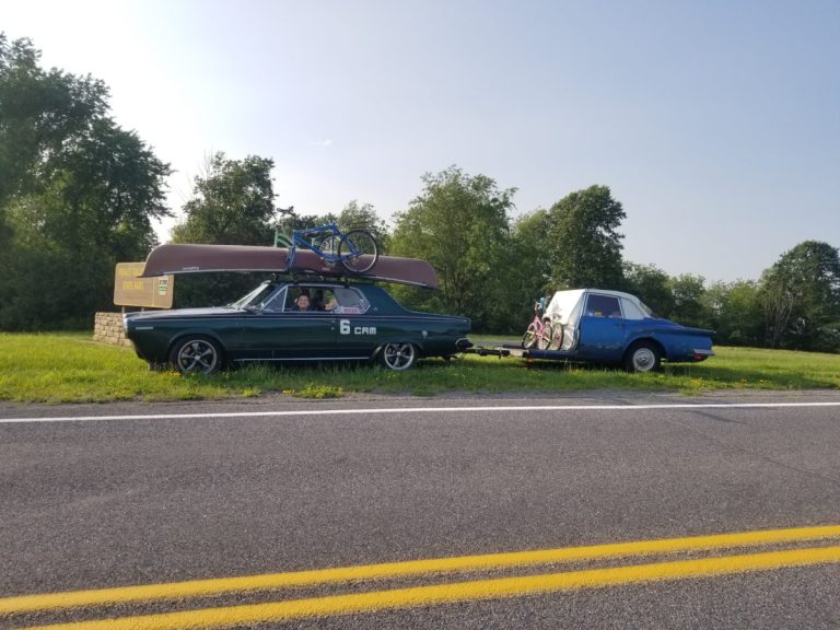 Uma Viagem de Carro Vintage: Acampamento com o Dodge Dart de 1964