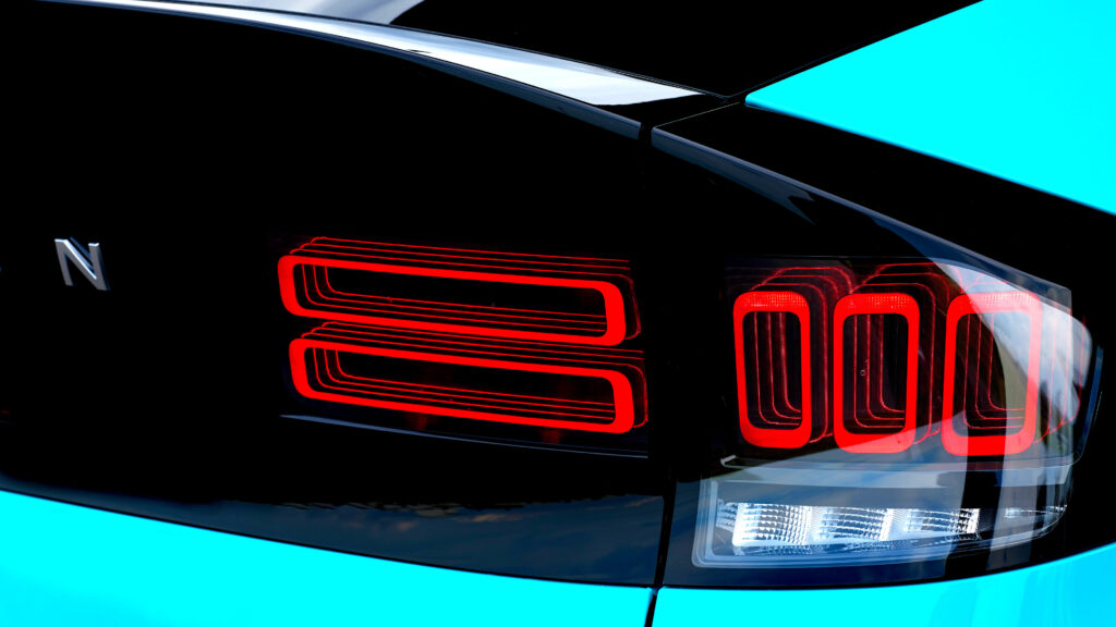 Nissan Perde a Liderança em Vendas de Veículos Elétricos no Japão pela Primeira Vez