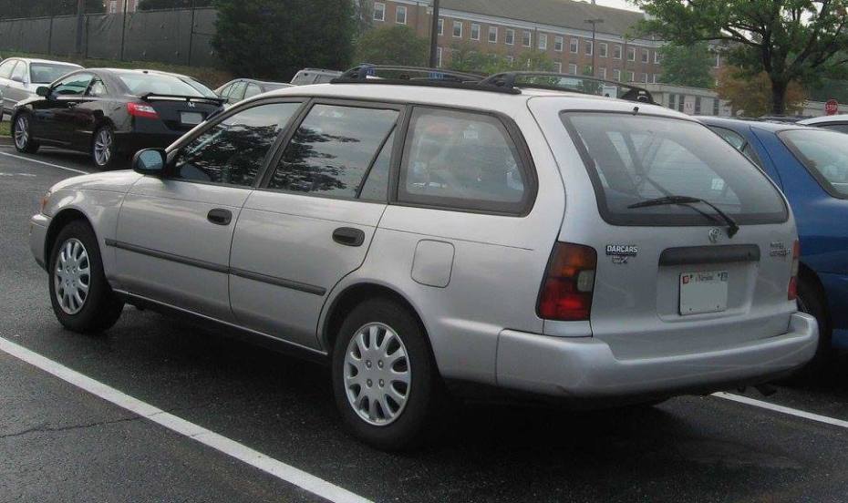 Os Toyota Corolla dos anos 90: Histórias de confiabilidade e desventuras