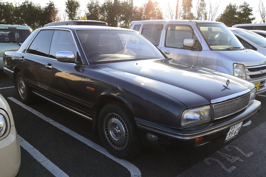Nissan Gloria Cima: O Luxo Japonês em Seu Apogeu