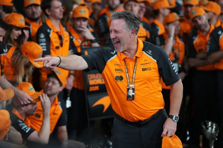 McLaren e a política na F1: Zak Brown desempenha seu papel com maestria.