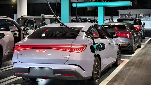 BYD Acelera com Bateria Blade 2.0 e Carregador Flash: Um Marco Tecnológico