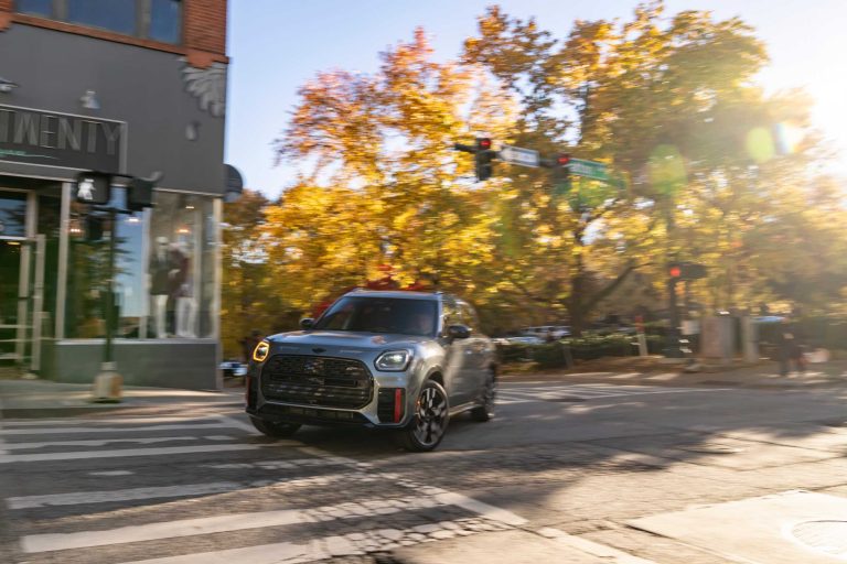 MINI JCW Countryman: Um Companheiro Capaz para as Estradas Montanhosas de …