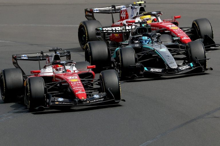 Hamilton Revela Vulnerabilidade da Mercedes: Uma Luta à Vista