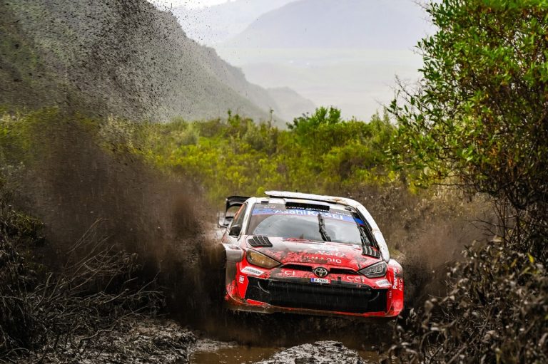 Sébastien Ogier reacende a disputa no Safari Rally, Solberg sob pressão