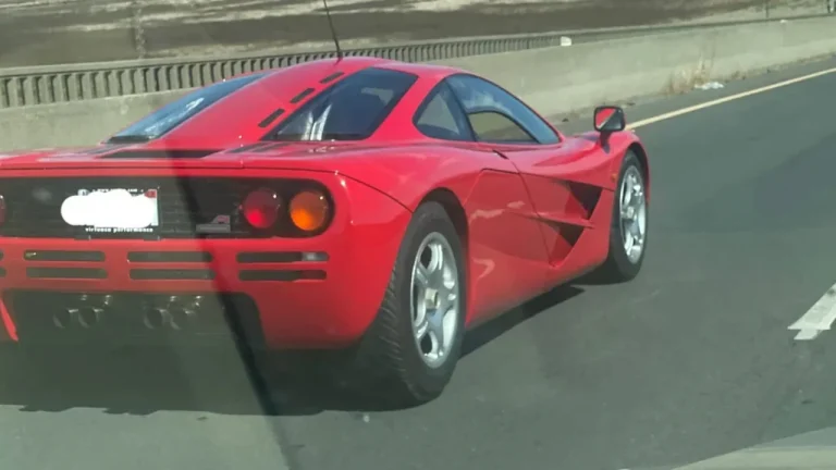 McLaren F1 reaparece rodando em estrada da Califórnia