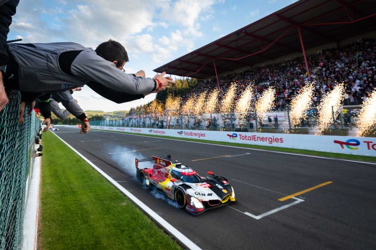 BMW M Team WRT quebra jejum e domina em Spa com dobradinha histórica no WEC