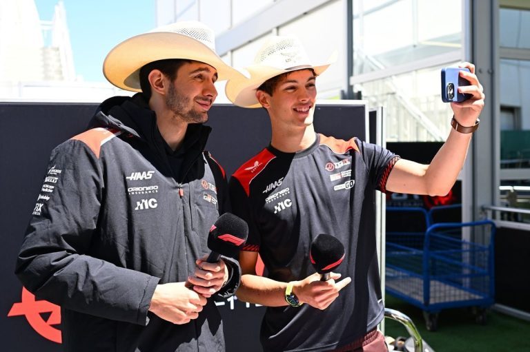 Haas adia decisão sobre futuro de Ocon e Bearman para 2025