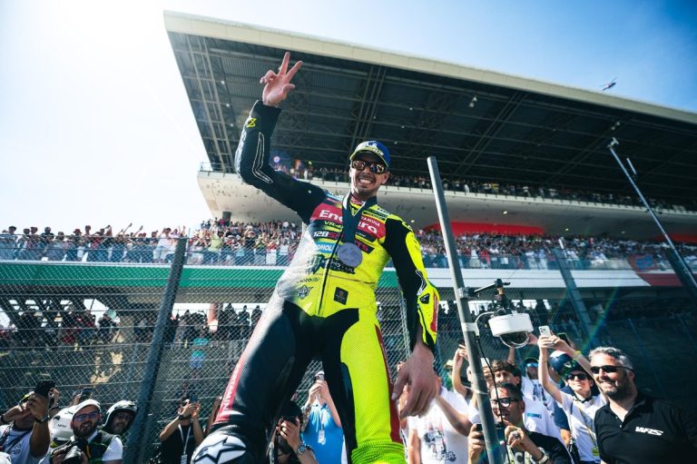 MotoGP: Di Giannantonio mostra garra no pódio italiano após fim de semana…