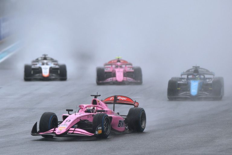 Gabriele Mini vence a F2 de Miami em corrida marcada por chuva, Safety…