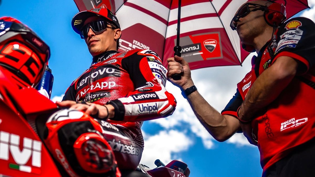 Marc Márquez: O "super-herói" da Ducati que pilotou com um braço e meio