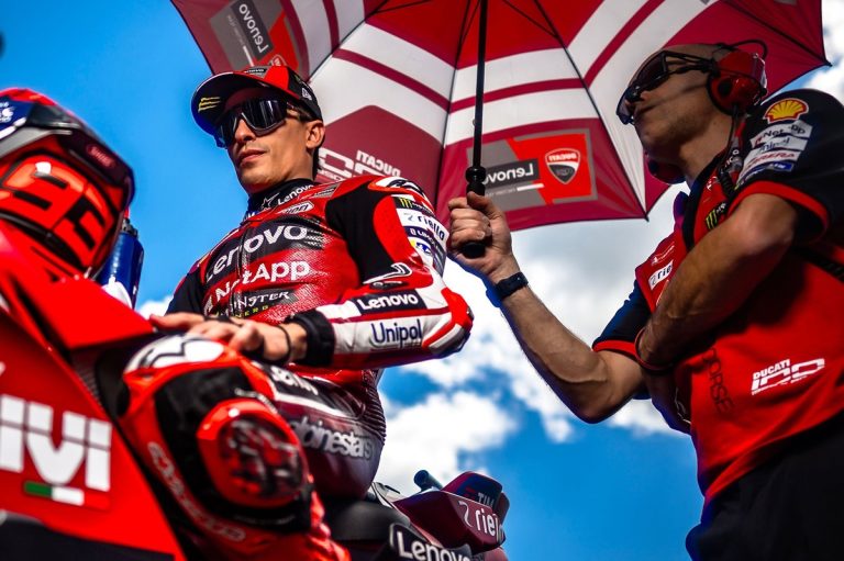 Marc Márquez: O "super-herói" da Ducati que pilotou com um braço e meio