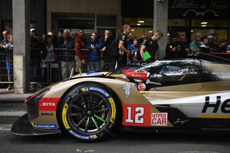 Cadillac mostra as armas para a vitória em Le Mans após lições de 2025