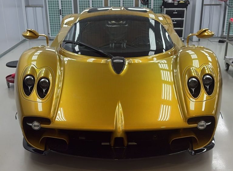 Pagani Utopia ganha pintura exclusiva com ouro e poeira lunar a pedido de…
