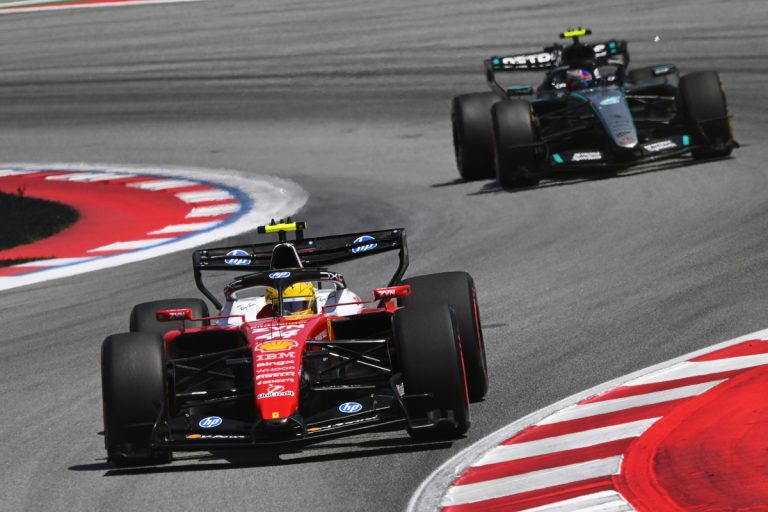 F1: Como Hamilton e Ferrari usaram estratégia para surpreender a Mercedes…