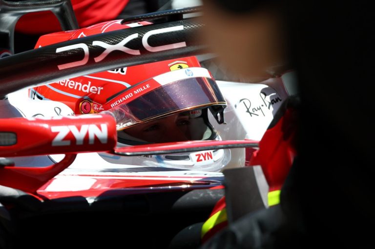 Charles Leclerc admite "vergonha" após erro custoso em Barcelona