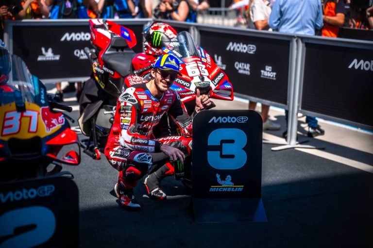 MotoGP: Bagnaia "sorte" para o pódio na Hungria após acidente coletivo